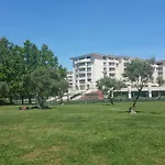 아파트 Domaine Flore Dauphin *