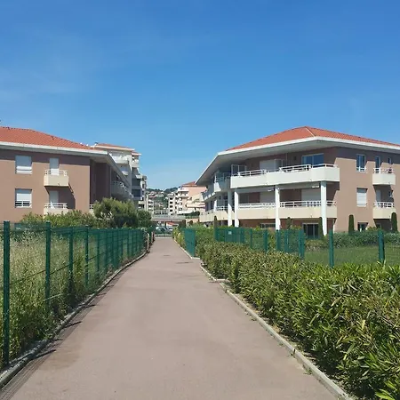 Domaine Flore Dauphin * 주앙레핑
